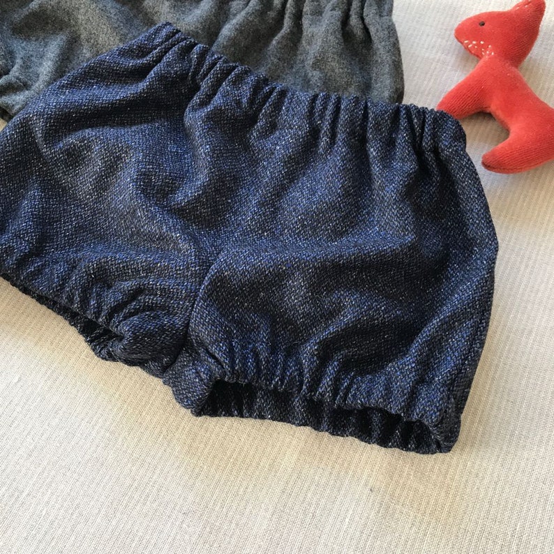 Tenue de bébé garçon Fleurisseuses en laine avec bretelles pour tout-petits garçons Short à bulles Shorts à bulles Short chaud pour bébé Fleurs en tweed Dark blue