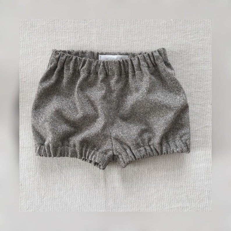 Tenue de bébé garçon Fleurisseuses en laine avec bretelles pour tout-petits garçons Short à bulles Shorts à bulles Short chaud pour bébé Fleurs en tweed Brown melange