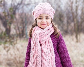 Patrón de tejido en PDF / Gorro y bufanda de corazones – Accesorios de invierno de punto trenzado con corazones