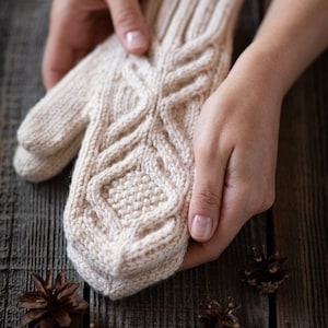 Patrón de tejido en PDF / Mitones Lenny: guantes tejidos a mano con trenzas, un acogedor accesorio invernal