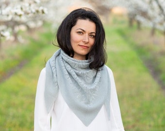 Patrón de tejido en PDF / Chal de encaje Srebrina – Triangular, tejido a mano