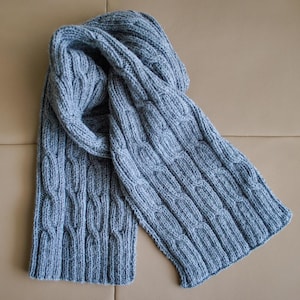 PDF Strickanleitung | Herren Zopfmuster Schal – Aran Wolle Winter Accessoire