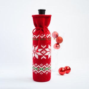 KNITTING PATTERN Christmas Wine Bottle Cozy - Christmas Gift, Holiday Decoration, Wrap, Snowflakes, Knit Bottle Sweater, Housewarming Gift
