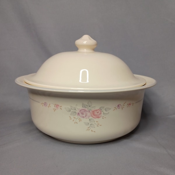 Pfaltzgraff - "Trousse au" - Indiviudal 2 qt. Casserole Bowl w/ Lid 9 1/2"