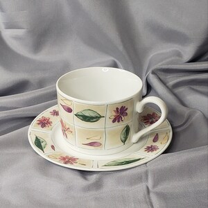 Gibson Vintage _ &quot;Sabrina&quot; - Set of 4-  Tea Cup and Saucer Sets 6&quot;
