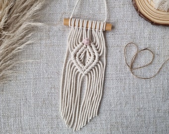 Macrame vagine wall hanging. Body positive room art . Feminine vulva gift idea. Present idea for women. Girl power art.