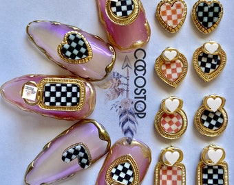 Adornos para uñas con forma de corazón de ajedrez dorado en 3D: decoración de uñas DIY