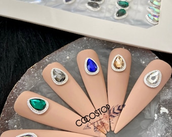 Adornos para uñas con forma de lágrima 3D - Decoración de uñas con piedras preciosas de cristal (30 piezas)