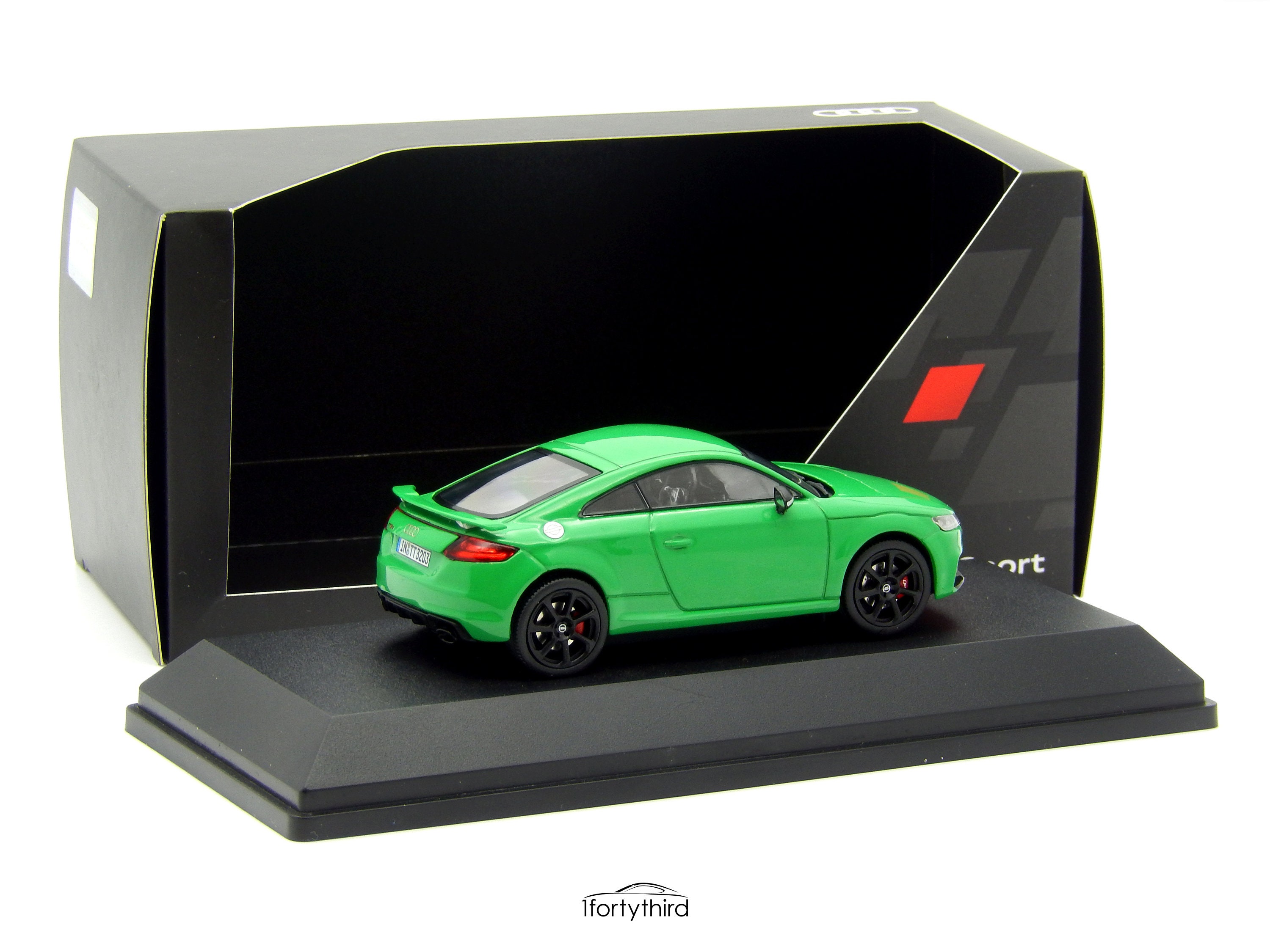 I-Scale 1/43 アウディ特注 TT RS クーペ Catalunya レッド S (FV)
