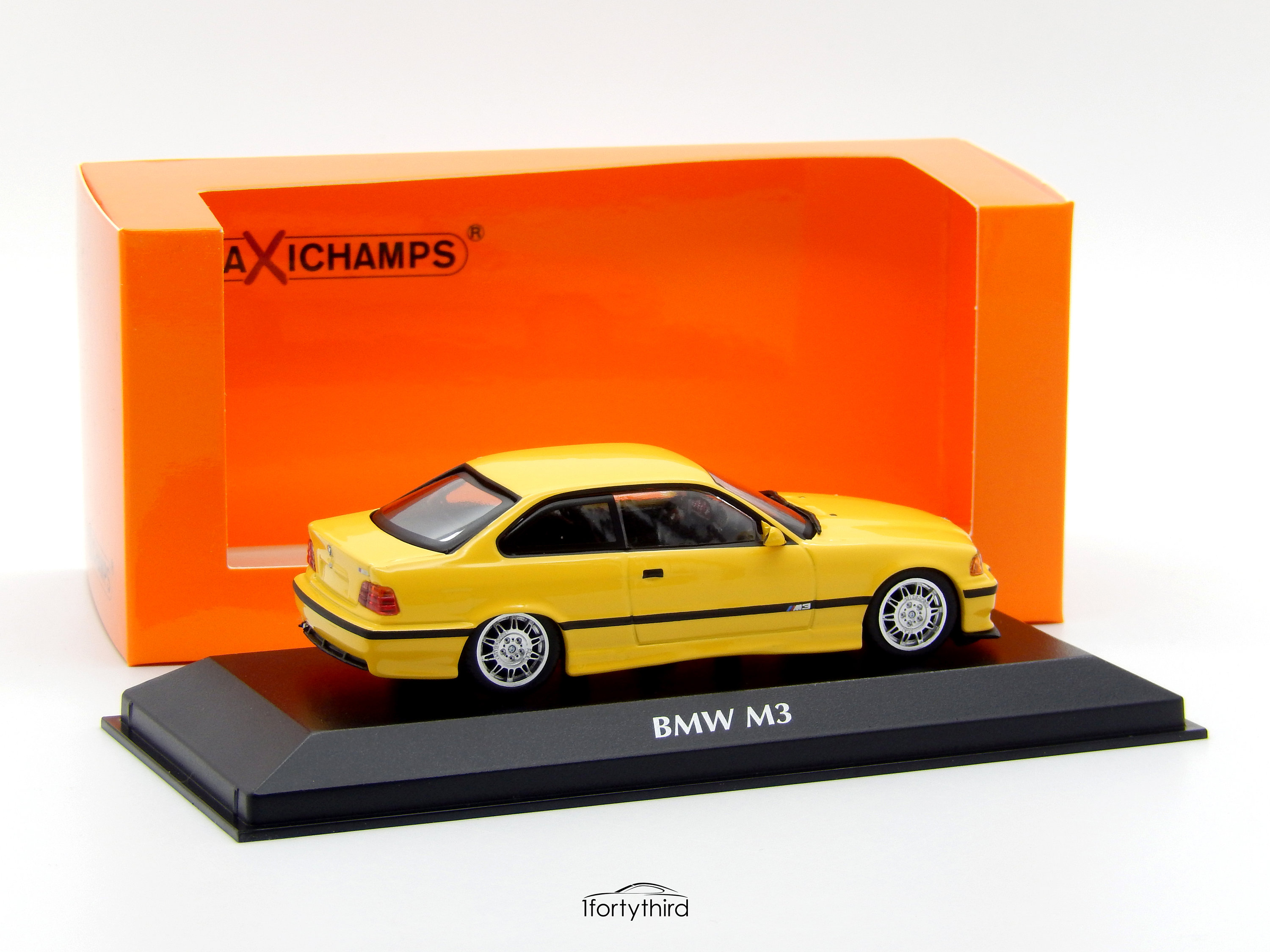 1:43 BMW M3 3.0 Coupe 1992 E36 Dakar Yellow Maxichamps Diecast