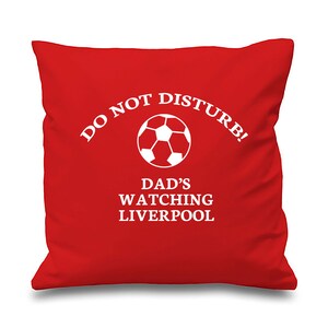 Cojin de futbol personalizado El aficionado del Liverpool se sienta aqui Etsy Mexico