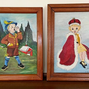 coppia di dipinti vintage incorniciati outsider art bambini dell'Inghilterra Svizzera