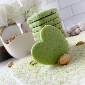 Pistachio Roll Out Cookie Recipe (English & Spanish)
