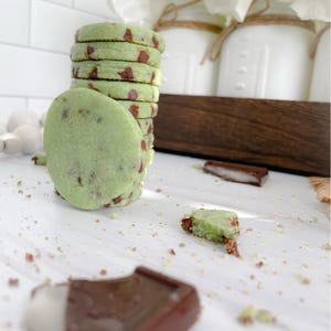 Enjoymint Choco Chip-Mint Roll Out Sugar Cookie Recipe (English & Spanish)