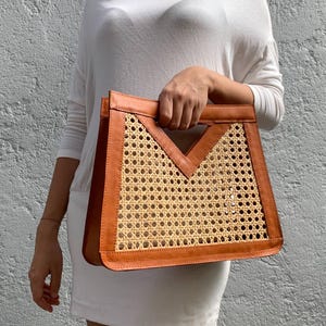Bolso de mano de ratán y cuero hecho a mano, bolso de mano tejido de Bali, bolso de verano
