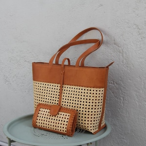 Bundle: Handgefertigte Einkaufstasche aus Rattan/Geflecht und Leder mit Rattan-Leder-Brieftasche
