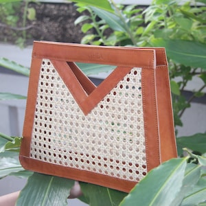 Handgefertigte Rattan Tasche mit Lederbesatz Ästhetische Handtasche für den Sommerurlaub