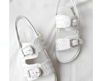 Sandalias de mujer de cuero blanco tejido