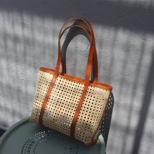 Tragetasche Rattan und Leder Handgefertigt Strandtasche Sommer Style Geschenk für Sie