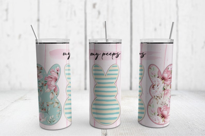 K&ouml;nnte beinhalten: Drei pastellfarbene rosa und blaue Ostern-Tassen mit Blumenmuster und dem Text "my peeps" auf einer der Tassen.