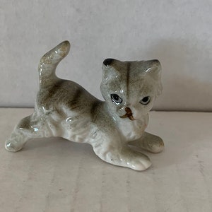 Vintage UCGC Miniature Gray and White Cat Kitten Figurine, Collectable Cat Figurine, Cat Collector, Scared Kitty Cat, MCM