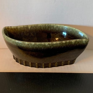Vintage Hull A6 USA Olive Green Drip Glaze Ribbed Leaf Planter, Mid Century, Office Succulent Planter, Vintage Decor, Cottage Lakehouse