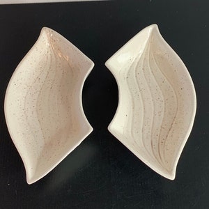 California Pottery L34 Speckled Beige Condiment Dish Tray, Set of 2, Retro Trinket Dish, Chip and Dip Snack Bowls, Made in USA, Mid Century