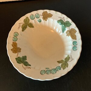 Vintage Metlox Poppytrail Vernon Vineyard 9&quot; Round Vegetable Serving Bowl, Green & Gold Leaves, Blue Grapes, Metlox Replacement, MCM USA