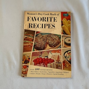 Vintage 1961 Woman&#39;s Day Paperback Cook Book of Favorite Recipes #483, 400 Tested Recipes, Fawcett Publications, Collectable 1960&#39;s Recipes