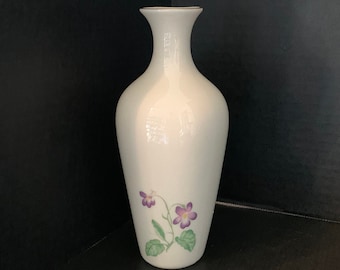 Lenox Special Purple Pansy Bud Vase, Cream Vase with Gold Rim, Purple Pansy with Leaves, USA, Lakehouse, Country Cottage, Gift for Her
