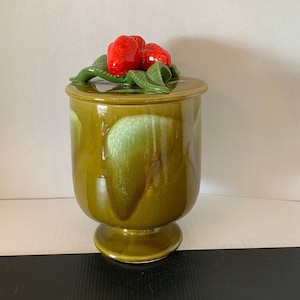 Vintage McCoy Pottery Avocado Green Glaze Strawberry Lidded Cookie Storage Canister Jar #900, Strawberry Topped Jar, Country Cottage, MCM