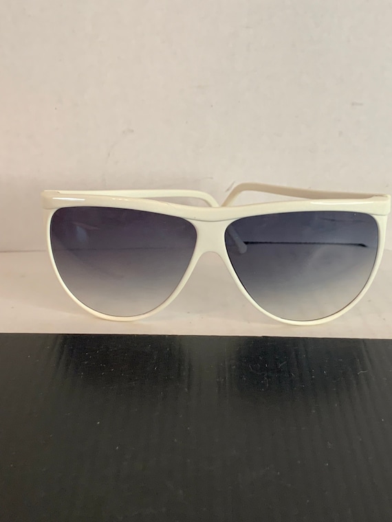 Vintage Plastic White Retro Sunglasses, Aviator S… - image 1