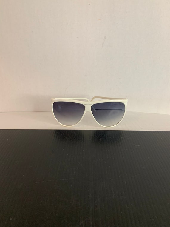 Vintage Plastic White Retro Sunglasses, Aviator S… - image 2