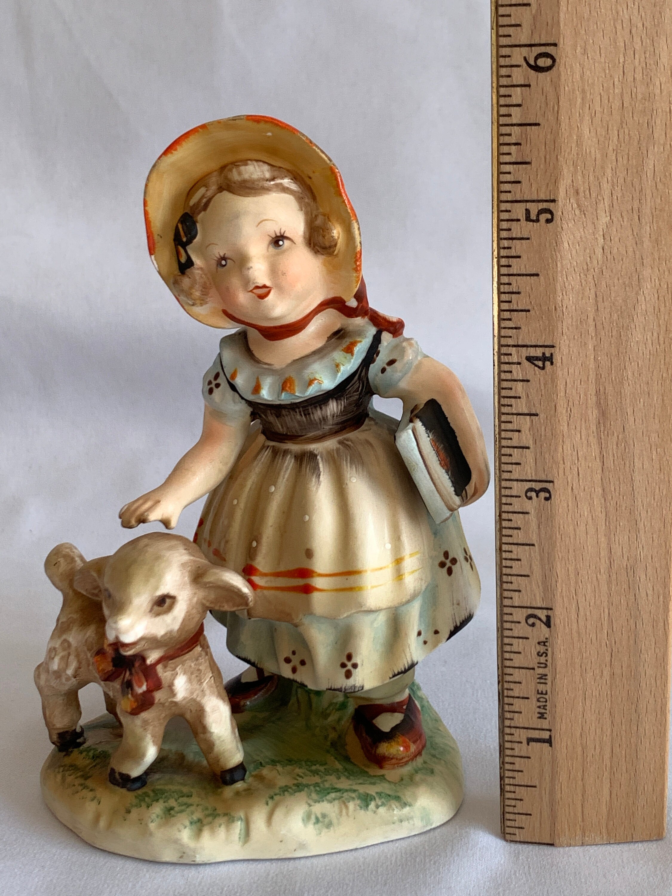 * antique sheep ✵ * クリーム色リボンの キュートな羊さん antique sheep ✵ * クリーム色リボンの キュートな羊さん