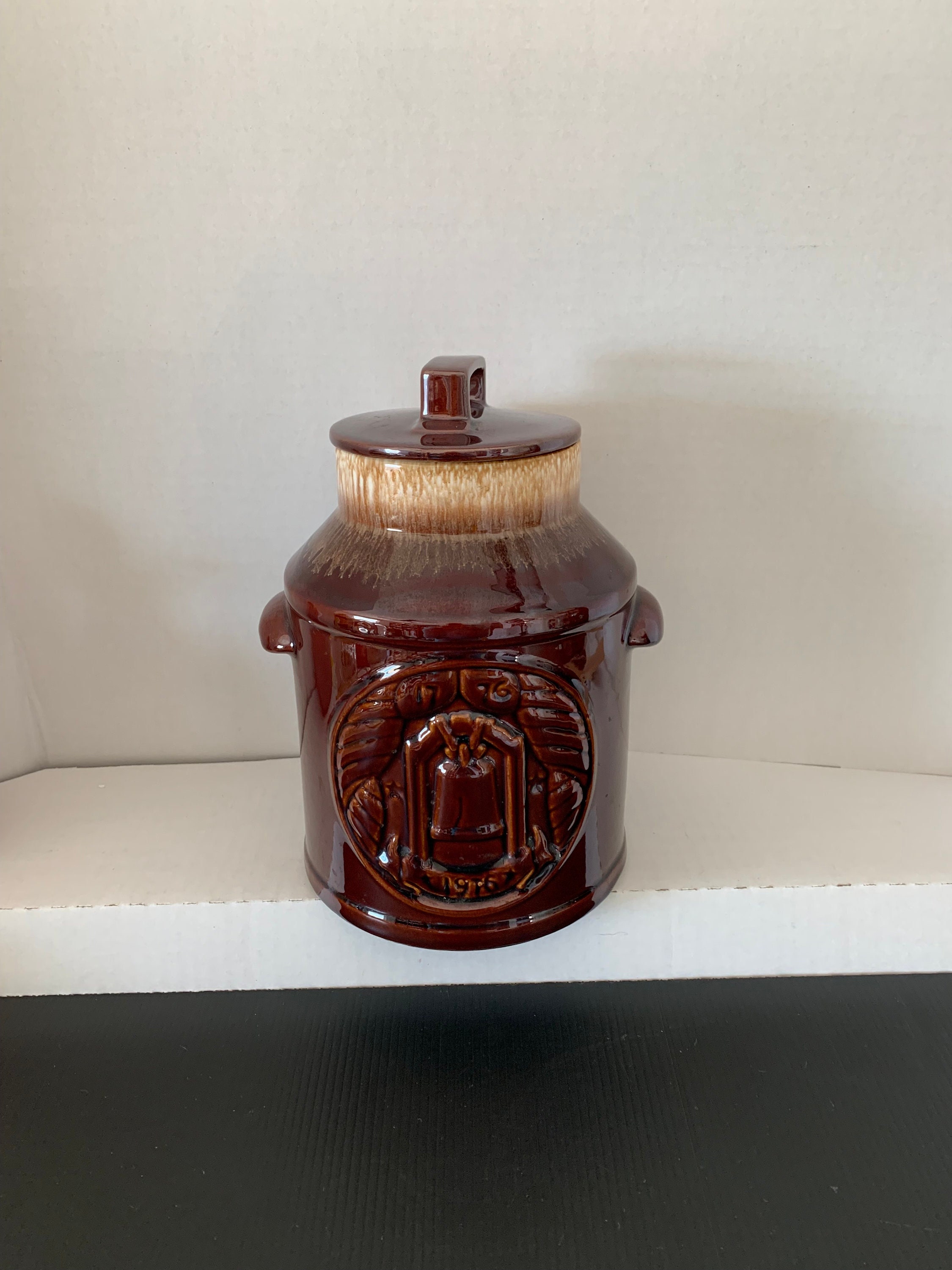 くぅ　　　　　　　　　　　　　　　　　　　　　【Vintage】McCoy Vintage Mccoy Bicentennial Cookie Jar 1776 - 1976, Brown Drip