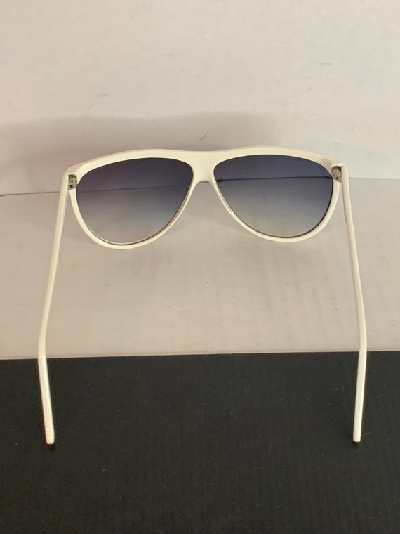 Vintage Plastic White Retro Sunglasses, Aviator S… - image 4