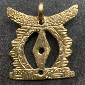 Colgante de latón con forma de taburete Ashanti de 47 mm, colgante de cuentas de latón de Ghana, regalo único para ella/él