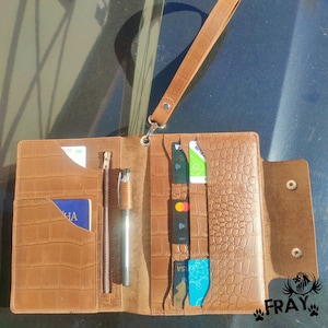 Cartera tipo clutch de cuero hecha a mano