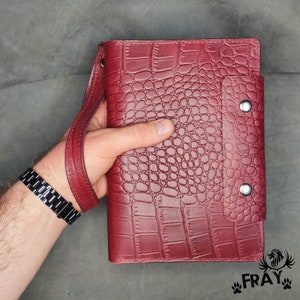 Cartera tipo clutch de cuero hecha a mano