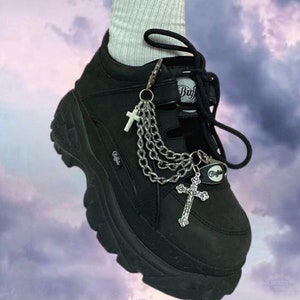Triple Shoe Chain And Cross • Dr marten shoe chains • Shoe accessories • Boot accessories • Boot chains