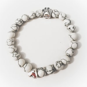 Bracelet Forever Paws en pierre naturelle de howlite perlée (guérison de l'anxiété)