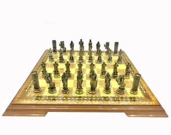 Klassisches Schachspiel aus Metall mit klappbarem Schachbrett aus Marmor... 
