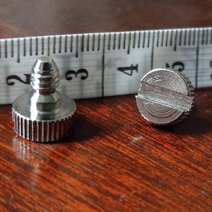 Thumb screws for the side brackets for Brother KR830 ribber, pack of two.