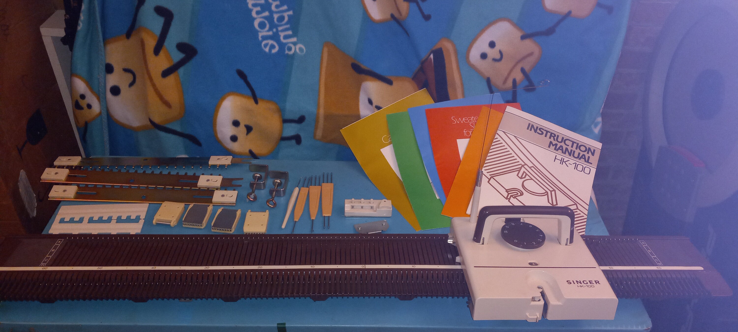 Singer HK100 8 Mm Gauge Knitting Machine, Plastic Flat Bed, Mid/bulky