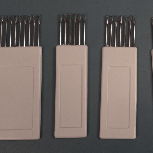 Needle selection tools for standard knitting machine: choose 10, 7, 6 -or 5 pegs, or the whole set.