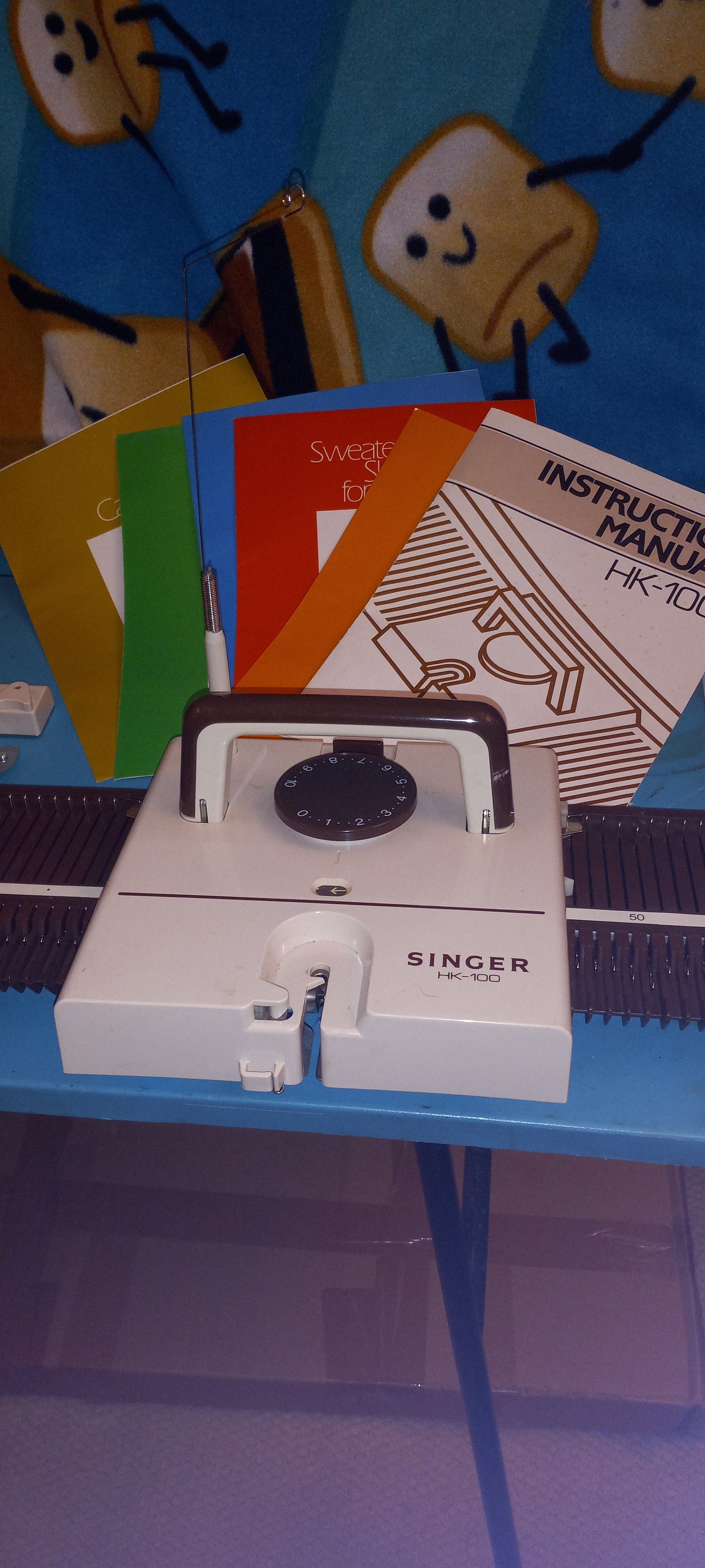 Singer HK100 8 Mm Gauge Knitting Machine, Plastic Flat Bed, Mid/bulky