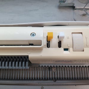 Replacement stop- and L-knob for Singer, Silver Reed, Studio, Brother and other knitting machines