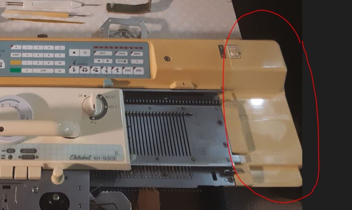 Replacement right-hand side end-cap for Brother knitting image 3