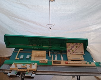 Brother knitting machine with 8-push button patterning mechanism: Brother KH552