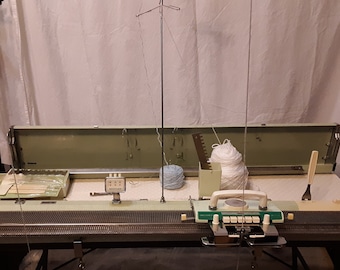 Brother KH551 Knitting machine with four-push button patterning mechanism, fully cleaned and tested